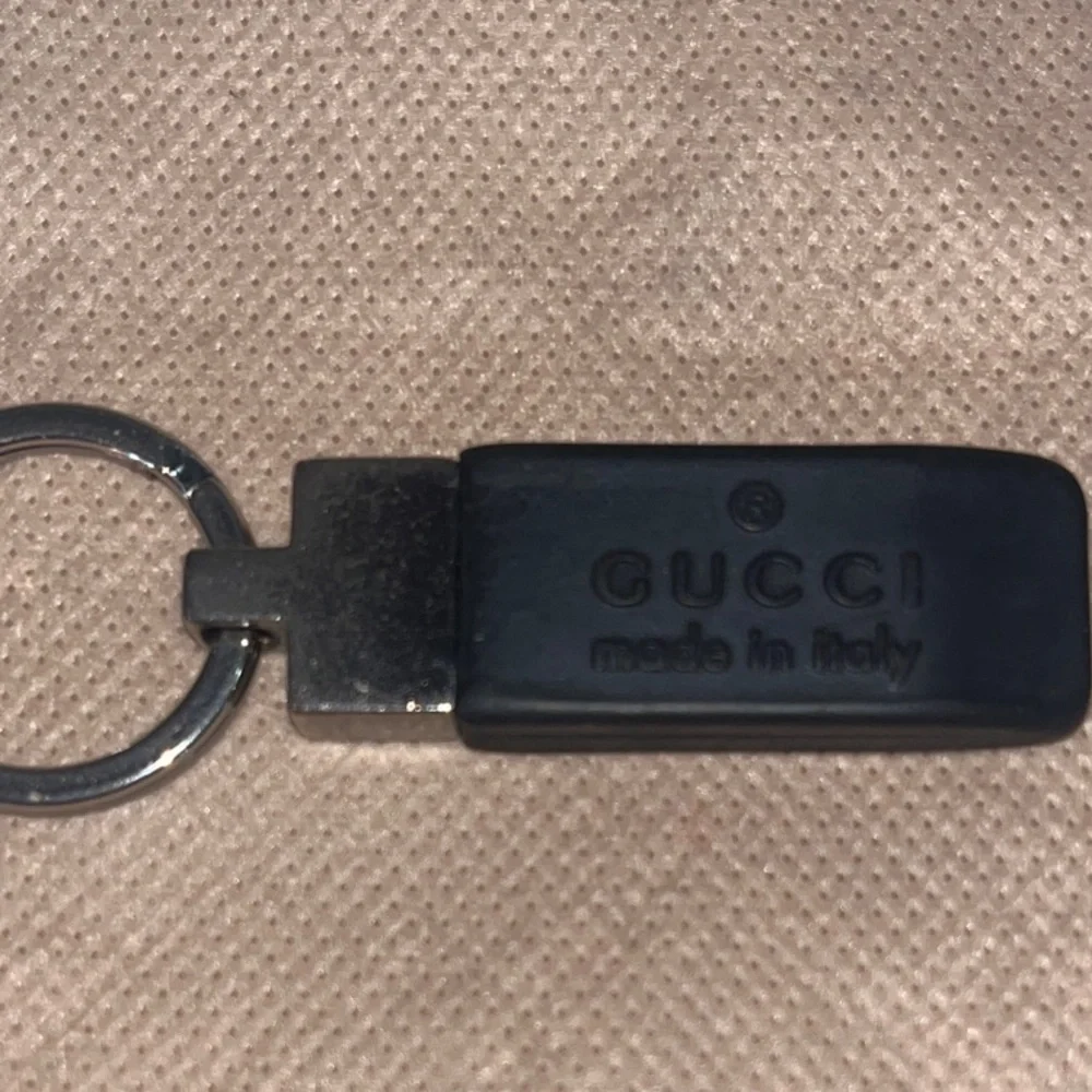 Gucci Black & Silver Key Holder Chain Unisex Simple Elegant Made in Italy Luxury